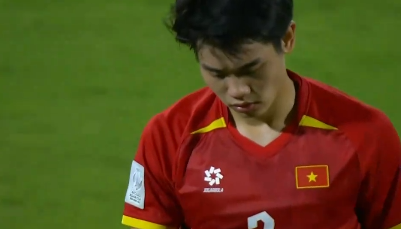 体育赛事直播-阮庭北染红离场!飞踹对手小腿,主帅看傻眼,传射建功险送点